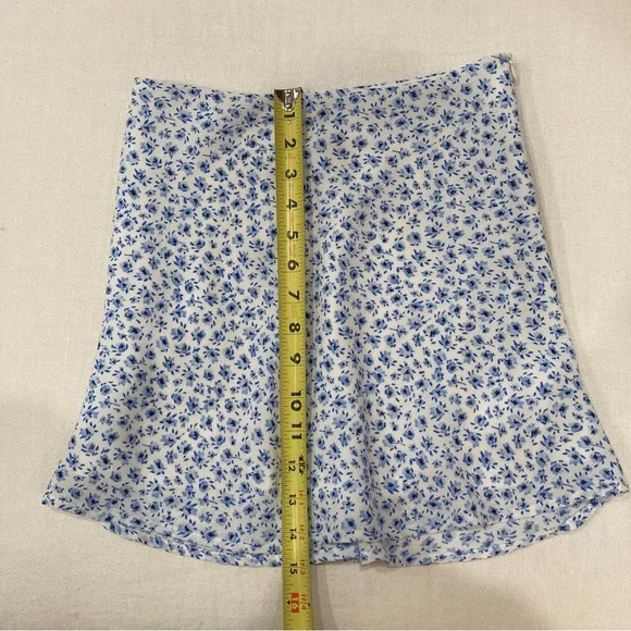 H&M High Waist Dainty Blue and White Floral Skirt - Picture 6 of 10